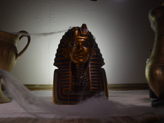 Halotti maszk a Múmia játékban a Szabadulós Pincében